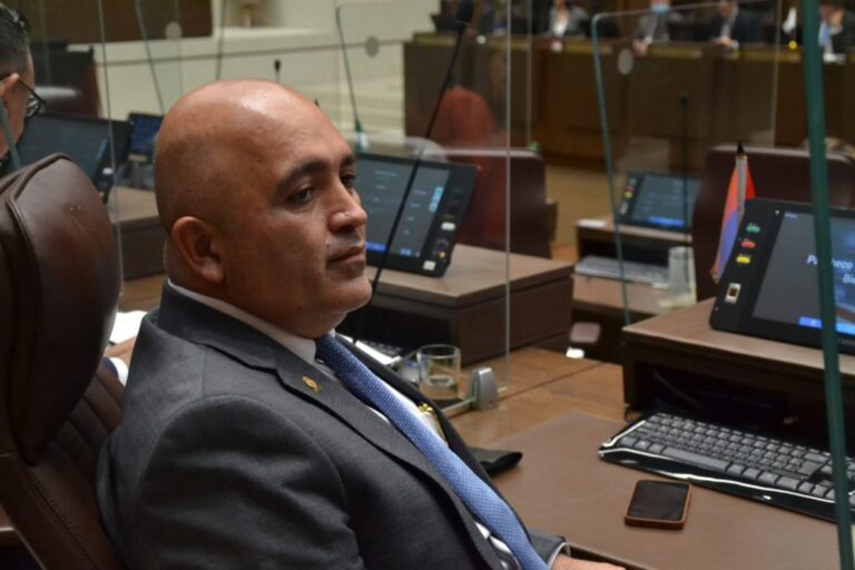 Diputado califica de persecución política “invitación” de Chaves a Contralora de la República