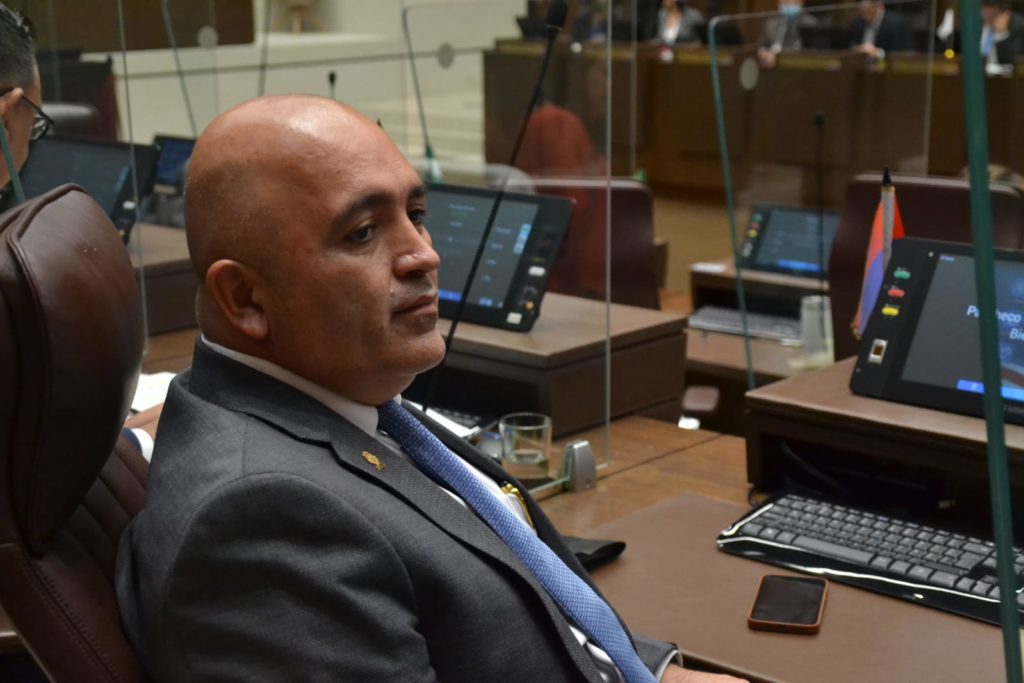 Diputado califica de persecución política “invitación” de Chaves a Contralora de la República