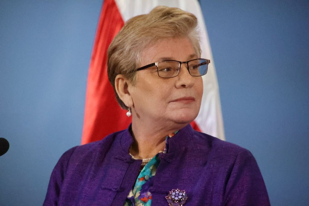 Magistrados obligan a Müller a “garantizarle” derechos a personas sordas