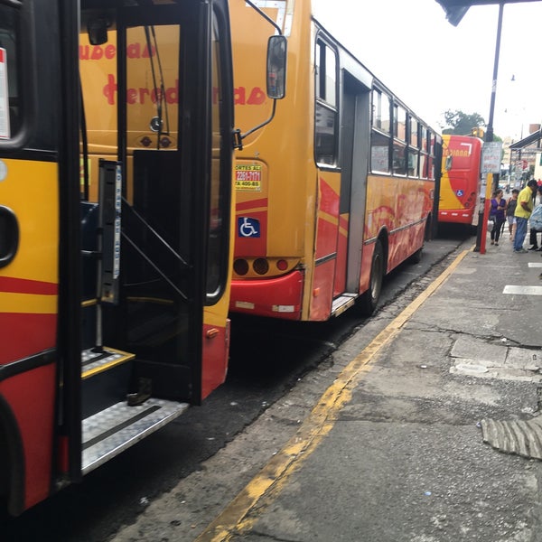 Usuarios denuncian malos tratos y buses sin seguros en Busetas Heredianas