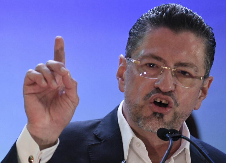 Chaves señala de fraudulentos los resultados anunciados en elecciones en Venezuela